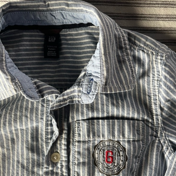 Gap 5T Button Down - Picture 2 of 3